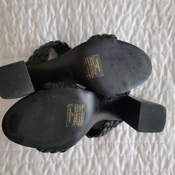 Steve Madden Black Woven Pumps - Picture 4 of 4